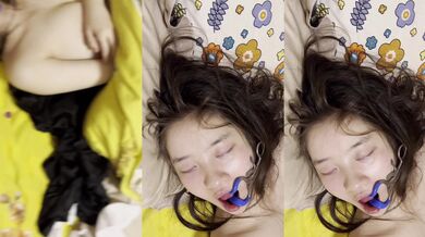 猥琐小哥多次下药迷翻漂亮女友各种变态玩弄满足自己的兽欲 (7)